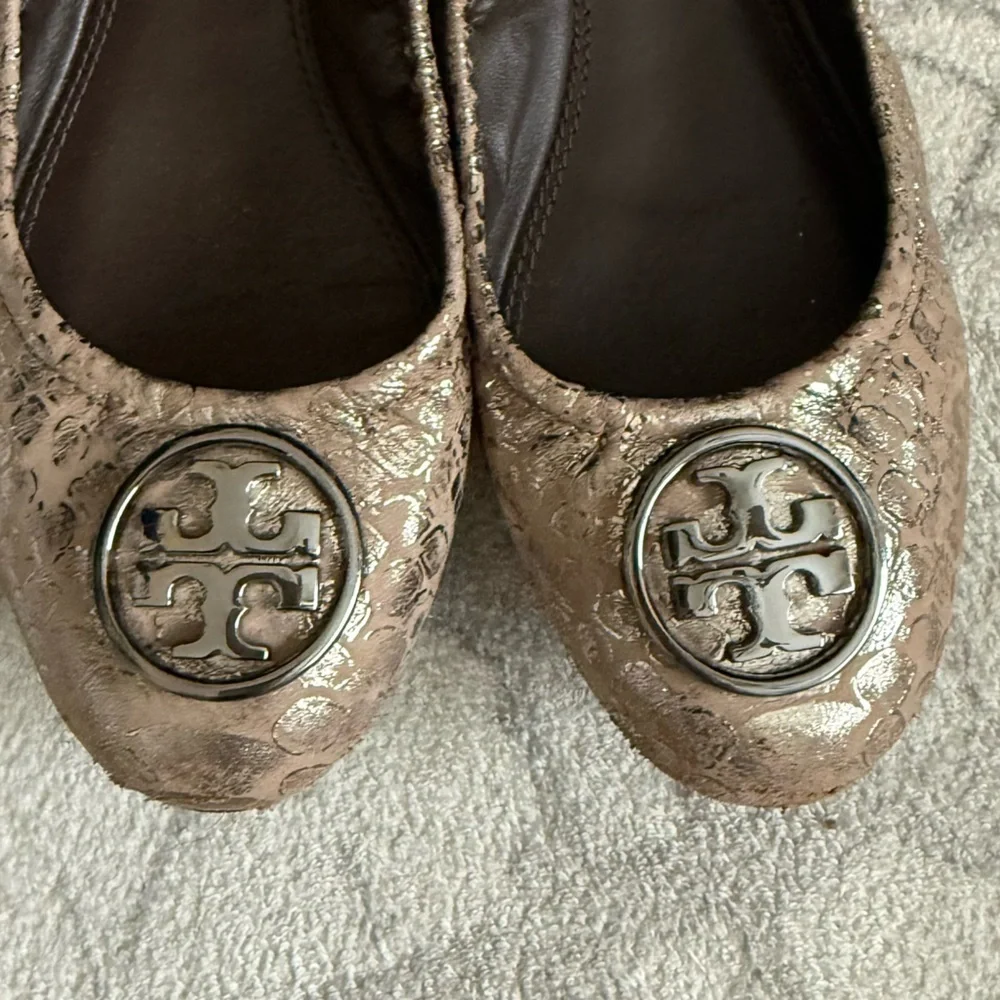 Tory Burch Heidi Scrunch Metallic Taupe Ballet Flats – Size 9